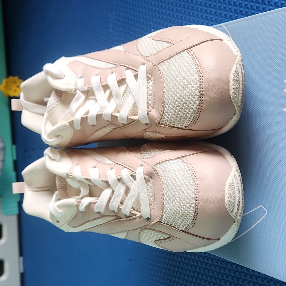 Easy Spirit  Radiant Sneakers  size 10WW Tan